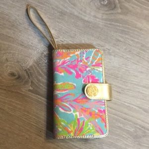 Lilly Pulitzer wristlet/wallet with phone slot